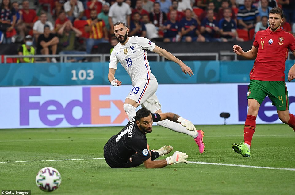 Karim Benzema yatsindiye u Bufaransa igitego cya kabiri mu minota ya mbere y'igice cya kabiri