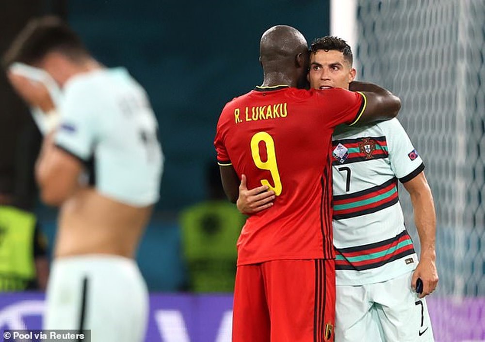 Romelu Lukaku ahumuriza Cristiano Ronaldo nyuma y'umukino