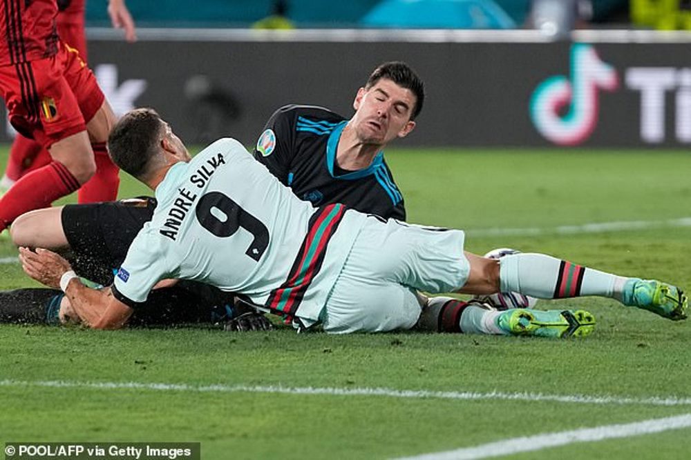 Courtois arokora u Bubiligi ku mupira wakozweho na Andre Silva