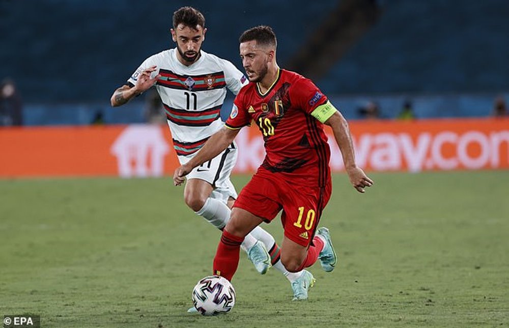 Eden Hazard ashoreye umupira mu kibuga