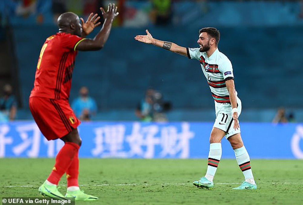 Bruno Fernandes ari mu bakinnyi basimbuye mu gice cya kabiri. Aha ari kumwe na Lomelu Rukaku