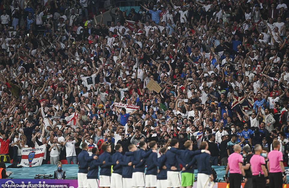 Umukino wa nyuma witabiriwe n'abafana batari bake kuri Stade Wembley