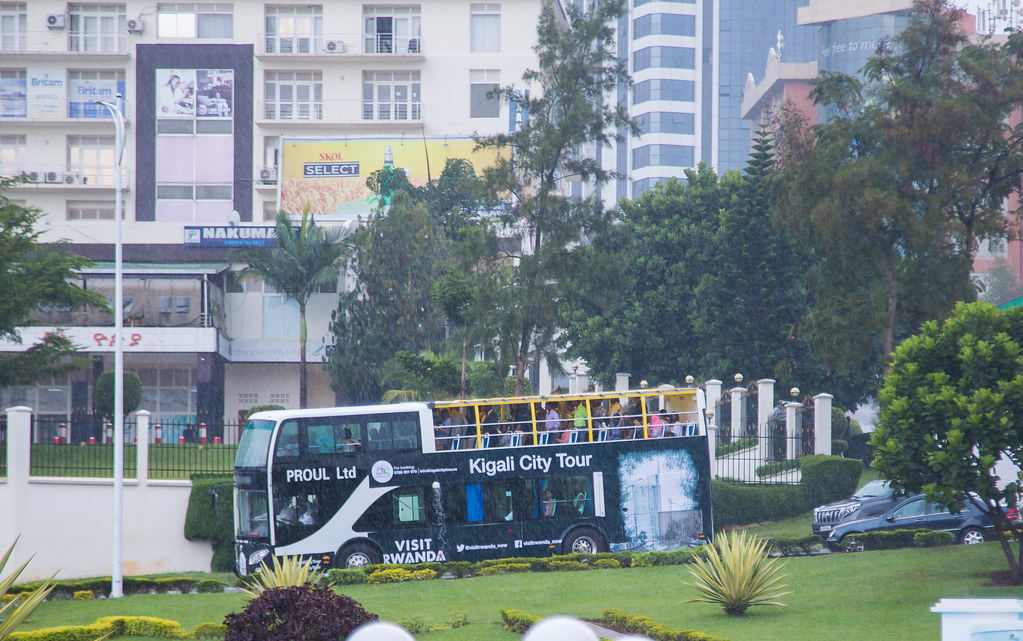 Kigali yahindutse nyabagendwa kurushaho, itanga n'amahirwe mashya aho ubu ba mukerarugendo basigaye bayitembera bifashishije imodoka bikinjiriza igihugu agatubutse
