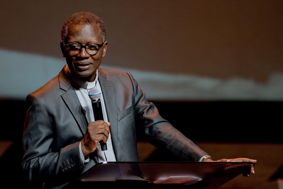 Pasiteri Dr. Antoine Rutayisire yagaragaje ko abantu bakwiriye kwirinda kuvuga ko gutora Umushumba wa Kiliziya Gatolika ku Isi (Papa), byaba bikorwa mu buryo bufite aho buhuriye n’imyuka mibi ndetse n’ivangura