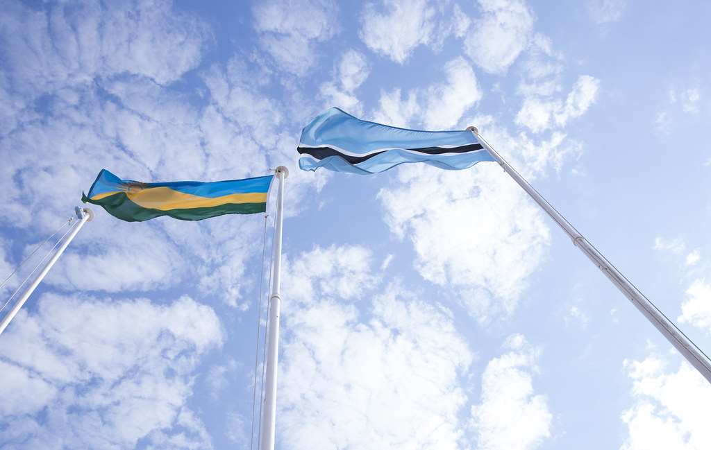 Ibendera ry'u Rwanda naryo ryari ryazamuwe mu kwakira Umukuru w'Igihugu Paul Kagame muri Botswana