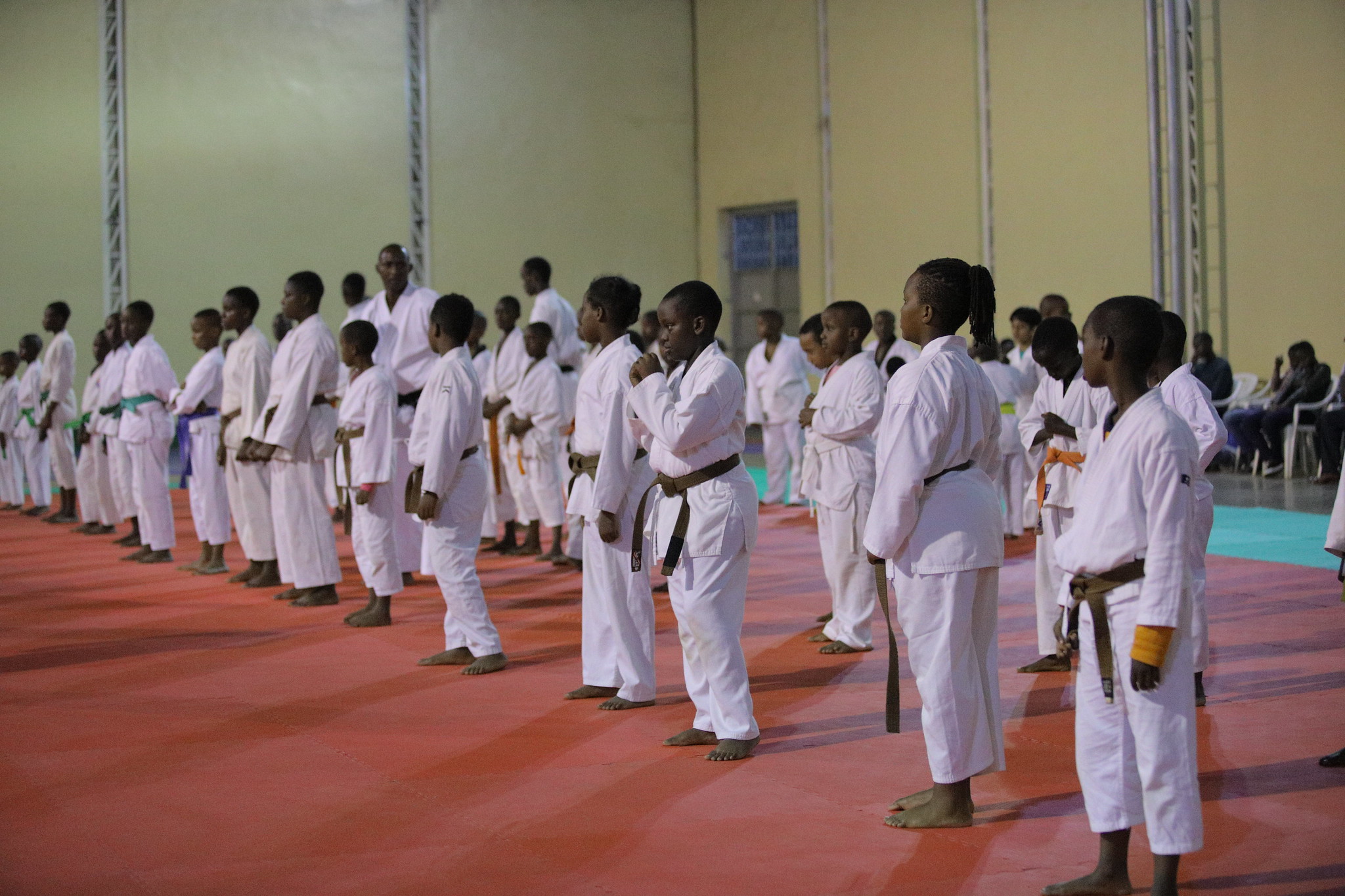 Abana 72 na bo bari guhabwa ubumenyi bw'igenzi ku mukino wa Karate