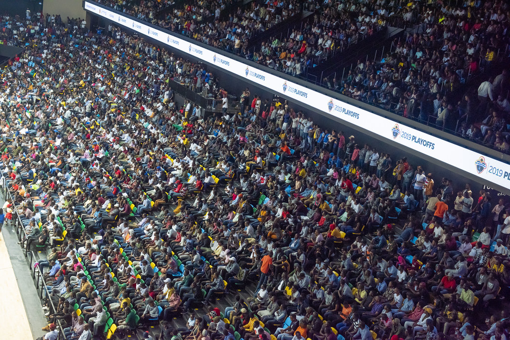 Basketball iri mu mikino irebwa n'abafana benshi muri Kigali Arena