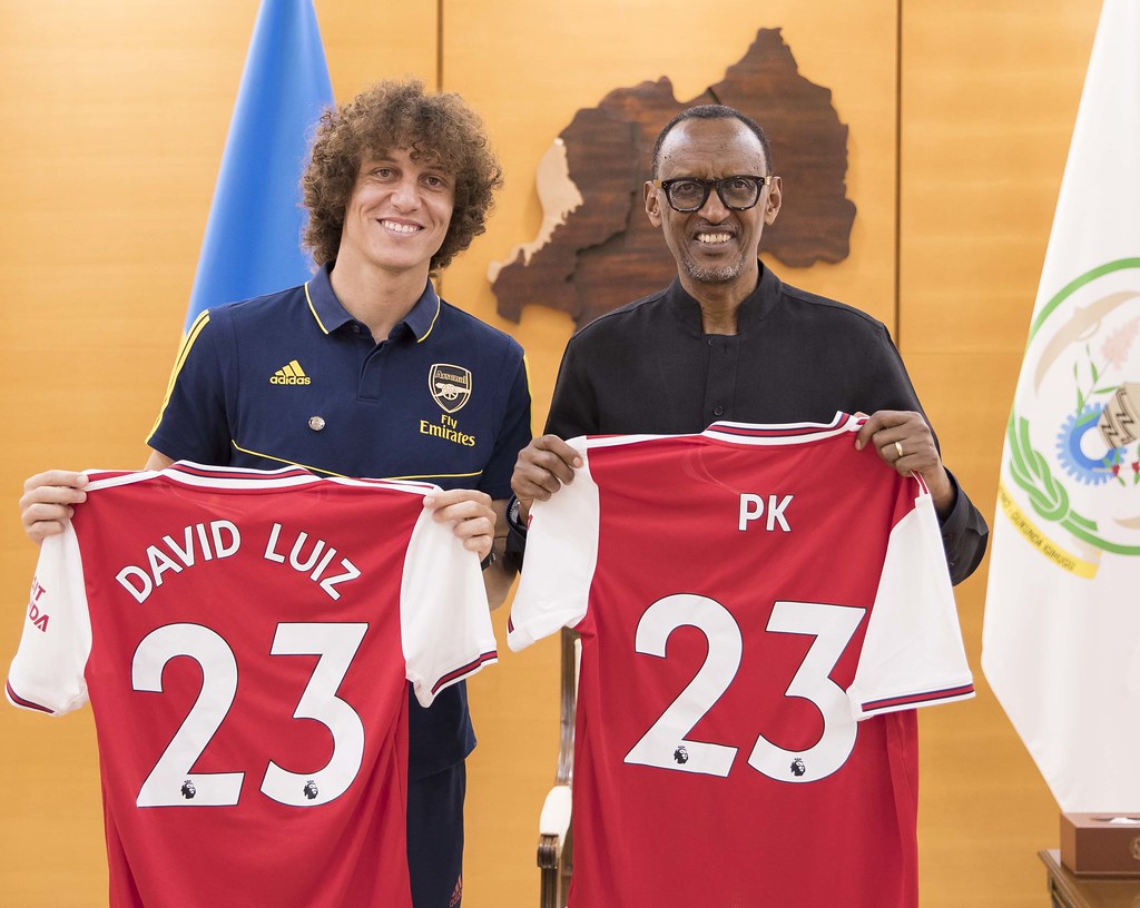 Perezida Kagame ni umukunzi w'umupira w'amaguru, by'umwihariko ni umufana ukomeye wa Arsenal