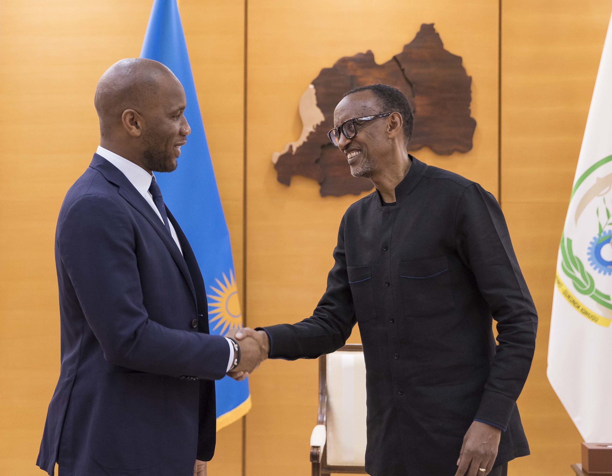 Perezida Paul Kagame yakiriye Didier Drogba ku wa 11 Ukwakira 20219, bagirana ibiganiro byihariye