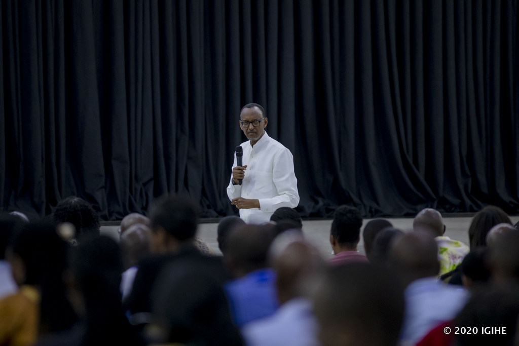 Perezida Kagame yasabye abakiri bato kwirinda imico mibi