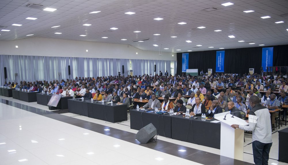 Buri mwaka abayobozi bakuru bahurira mu mwiherero