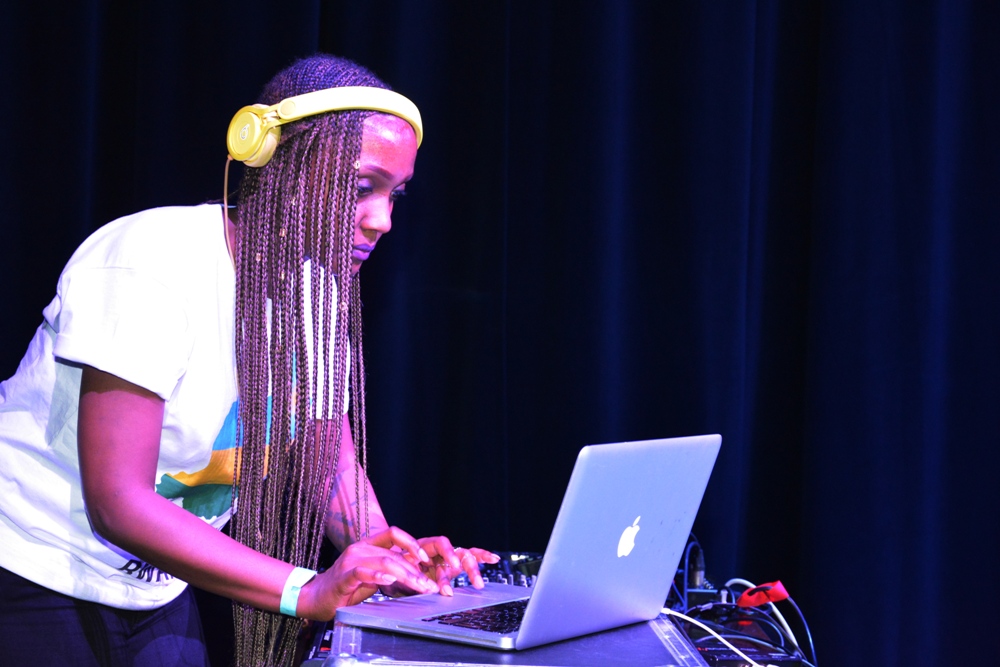 Umunyarwandakazi Flora Nyirimbabazi [Dj Princess Flor] ni umwe mu baza gususurutsa abaraba bari muri Flanders Expo