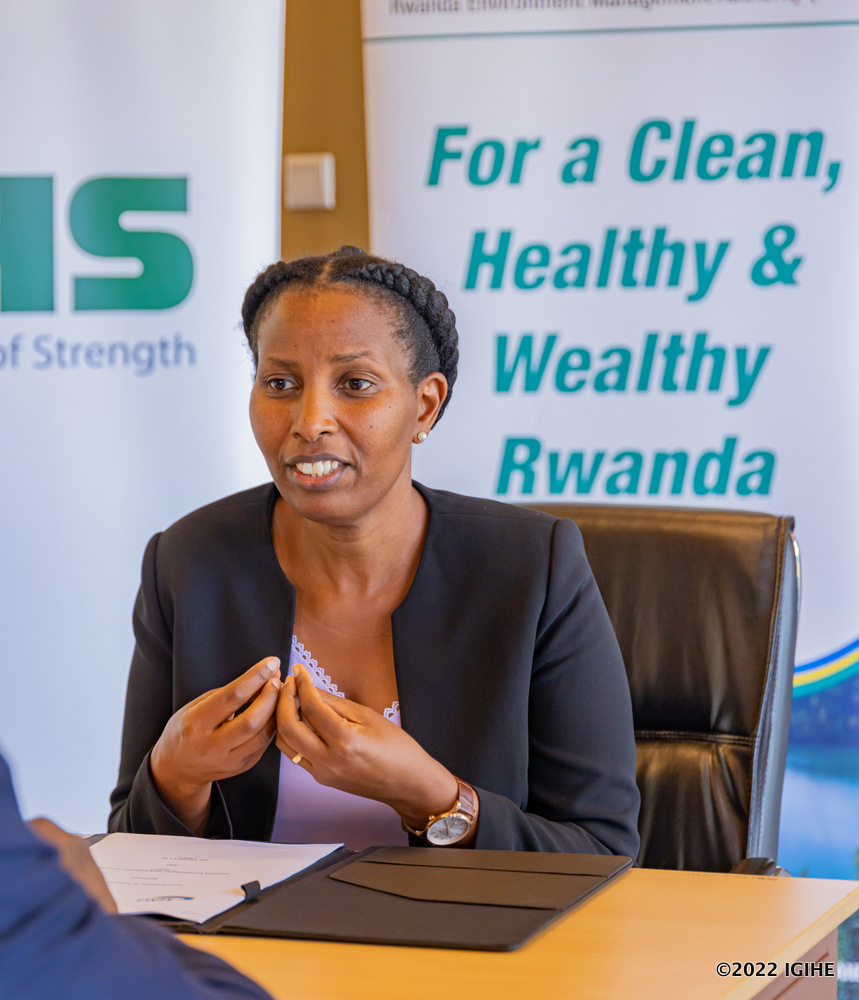 Umuyobozi Mukuru w’Ikigo gishinzwe kurengera Ibidukikije mu Rwanda, REMA, Kabera Juliet, yavuze ko inkunga yatanzwe ari ingenzi cyane mu kubungabunga urusobe rw’ibinyabuzima