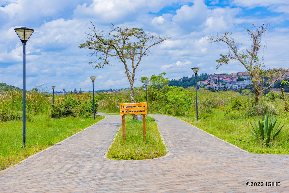 Buri nzira yagenewe izina. Biroroshye kurangira umuntu aho uherereye akaba yahagusanga mu gihe mwaburanye cyangwa mutagereye muri pariki icyarimwe