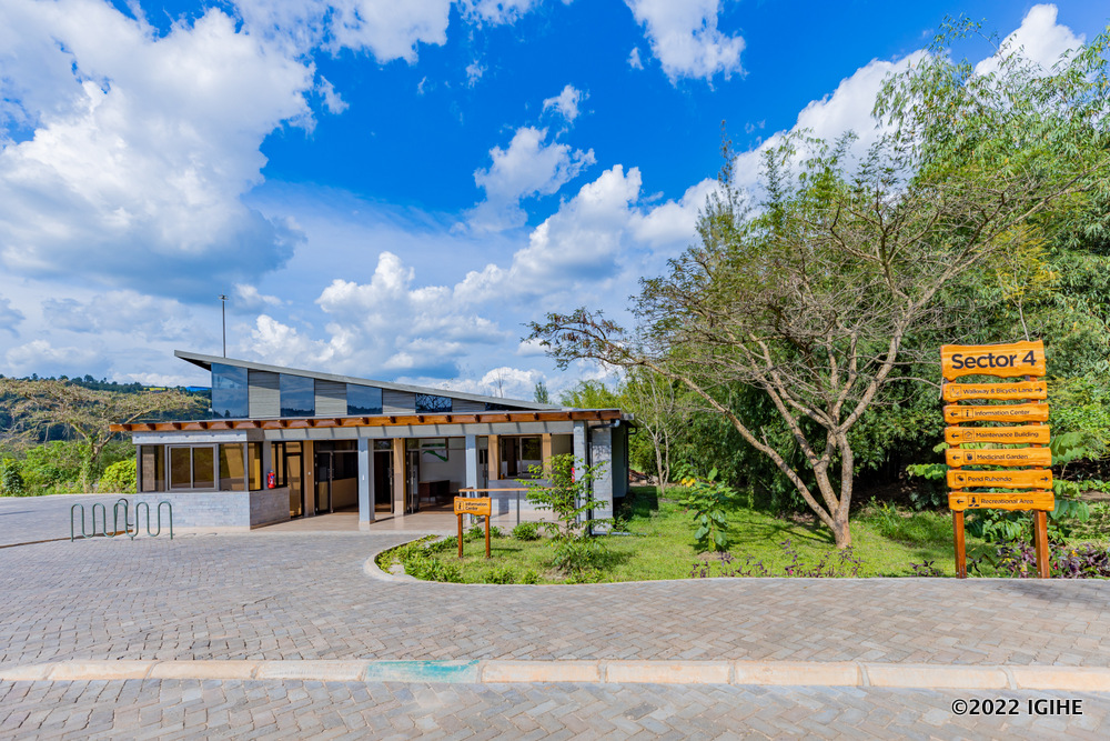 Ikigo gishinzwe kurengera Ibidukikije mu Rwanda, REMA, cyahawe miliyoni 100 Frw azifashishwa mu kuzitira kilometero imwe kuri Pariki ya Nyandungu