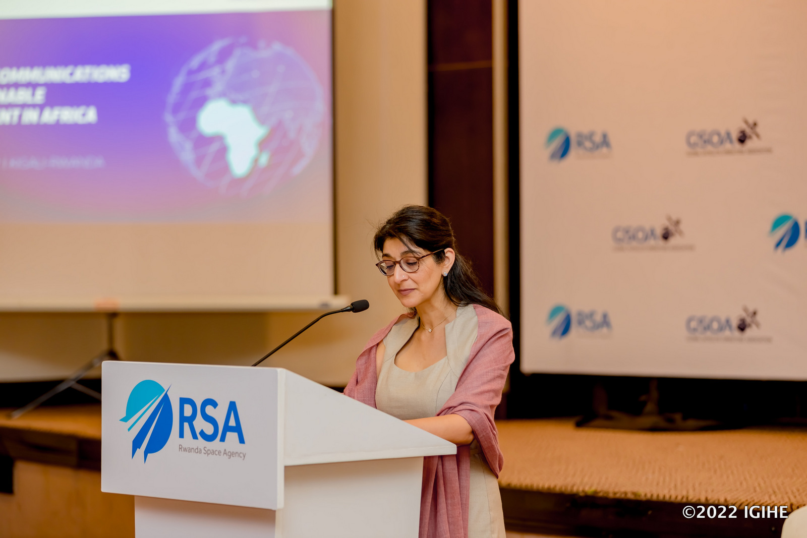 Umunyamabanga Nshingwabikorwa w’Ihuriro ry’Ibigo bishinzwe ibijyanye n’ikoranabuhanga rya ‘Satellite’ ku Isi (GSOA), Aarti Holla yashimye intambwe imaze guterwa n’u Rwanda mu ikoreshwa ry’iri koranabuhanga