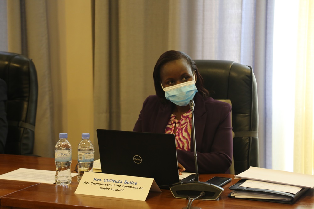 Visi Perezida wa PAC, Depite Uwineza Beline yavuze ko atiyumvisha uko imashini yatwaye akayabo imara imyaka irindwi idakoreshwa
