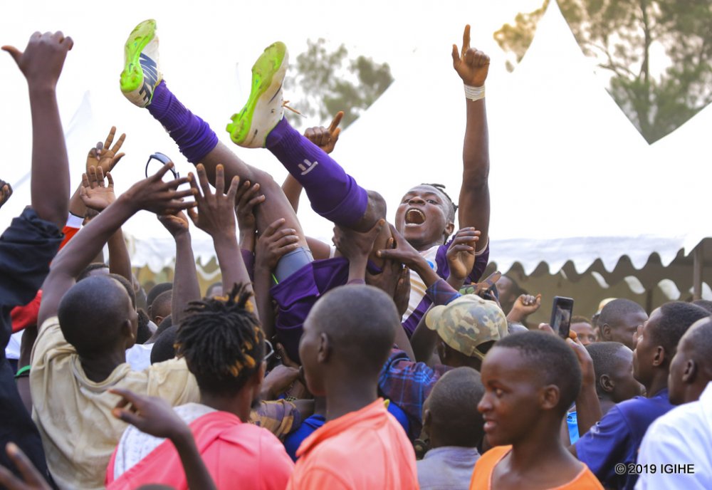 Samson Babua ukinira Sunrise FC ntazakina na Rayon Sports nyuma y'uko pasiporo ye yarangiye tariki 10 Ukwakira 2023
