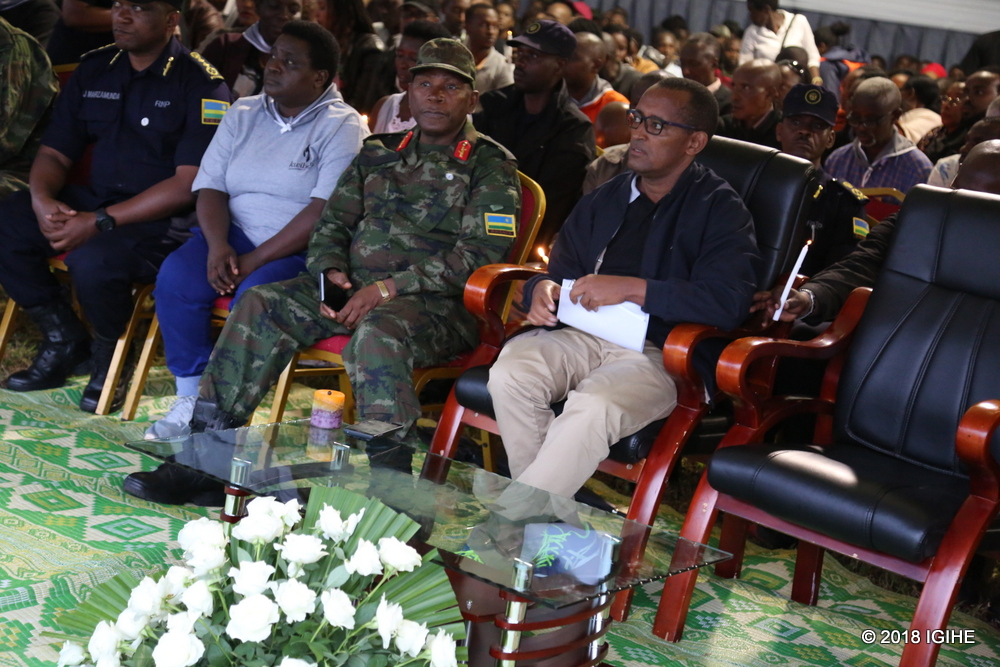 Umujyanama Mukuru wa CNLG mu by'amategeko, Dr Bideri Diogène (iburyo), mu ijambo rye yagize ati "Amateka yawe ni ayawe, ibibazo byawe ni ibyawe ubigufashamo agomba kugusanga mu nzira"
