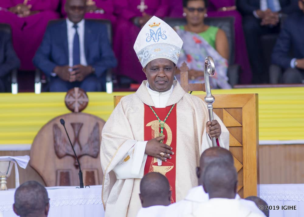 Musenyeri Kambanda yasabye abakristu kwita ku baciye bugufi