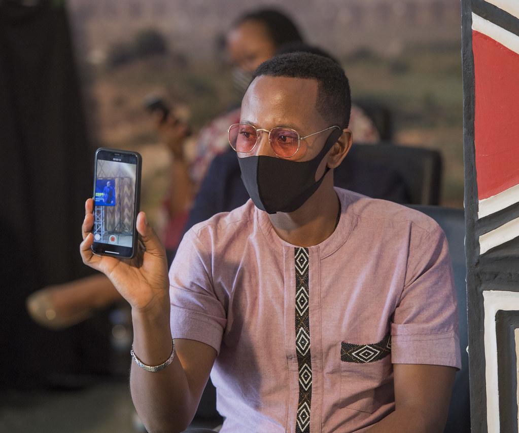 Umunyamakuru David Bayingana ni umwe mu rubyiruko rwakurikiranye iki kiganiro cyaberaga kuri Instagram