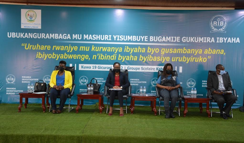 Abayobozi batandukanye bari bitabiriye iki gikorwa