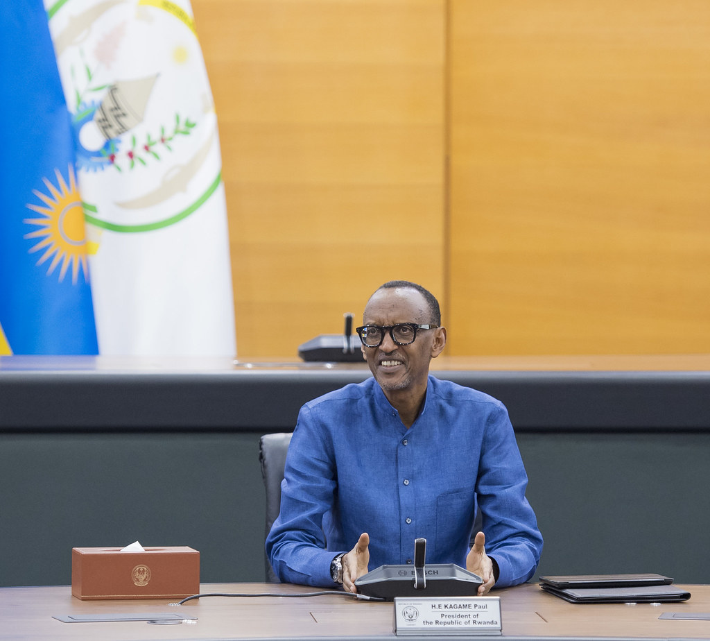 Perezida wa Repubulika ni we uyobora iyi Nama y'Abaminisitiri iterana buri byumweru bibiri, iyo atabonetse bikorwa na Minisitiri w'Intebe