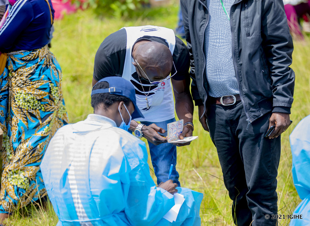 Abageze mu Rwanda bafatwa imyirondoro bacyinjira mu gihugu