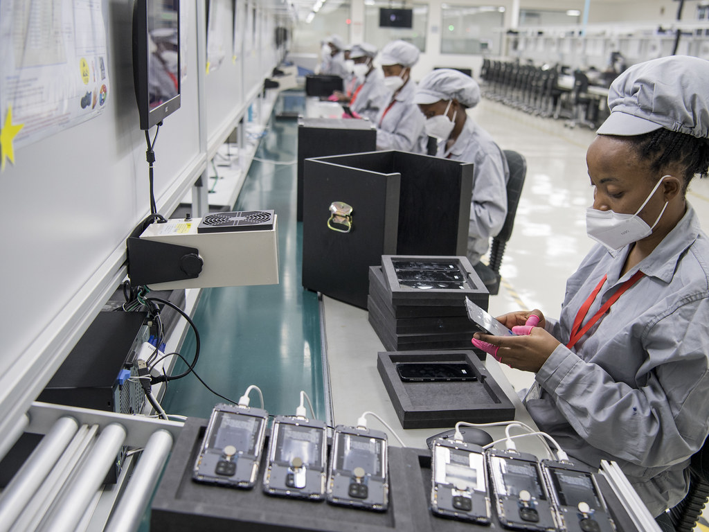 Mara Phones ni rwo ruganda rwa mbere muri Afurika rukora telefoni zigezweho za smartphones, rwatangiranye ubushobozi bwo gukora nibura 1.200 ku munsi zigurishwa mu Rwanda no hanze