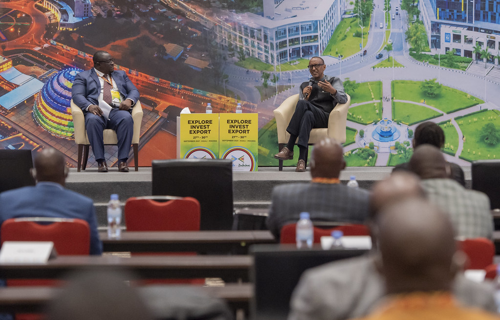 Perezida Paul Kagame yitabiriye iri Huriro ry’Ubucuruzi n’Ishoramari hagati y'u Rwanda na Zimbabwe