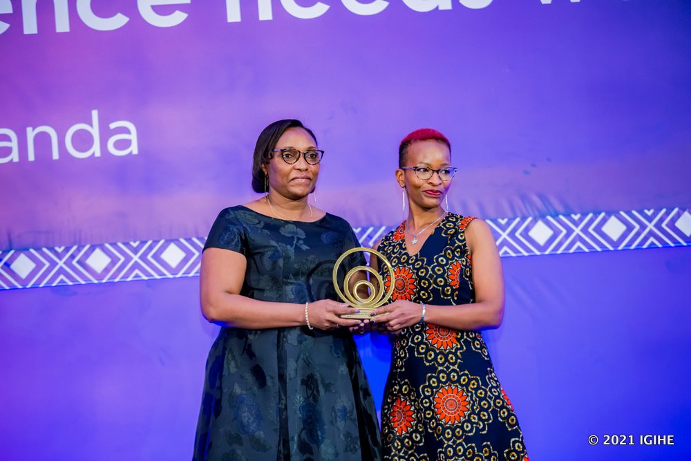 Mary Murithi ukomoka muri Kenya ashyikirizwa igihembo cye