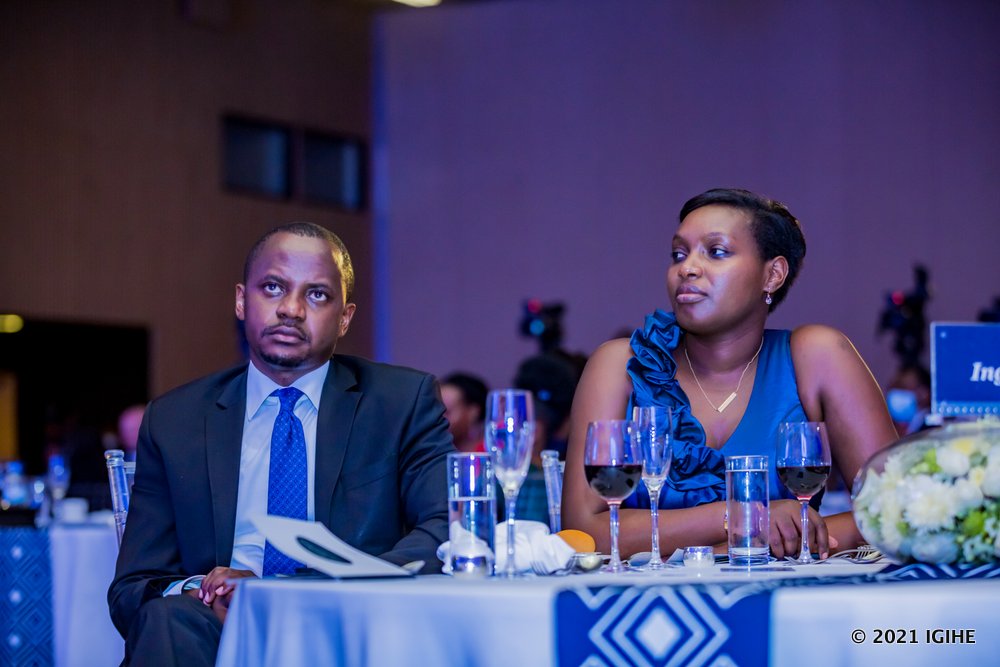 Umuyobozi Mukuru Wungirije wa RDB, Niyonkuru Zephanie n'Umunyamabanga wa Leta muri Minisiteri y’Uburezi ushinzwe ikoranabuhanga, imyuga n’ubumenyingiro, Irere Claudette bari mu bitabiriye uyu muhango