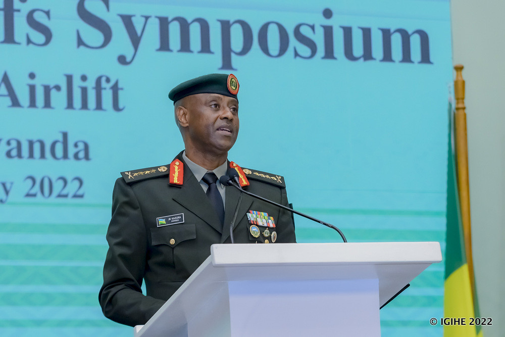 Umugaba Mukuru w’Ingabo z’u Rwanda, Gen Jean Bosco Kazura yagaragaje abasirikare barwanira mu kirere muri Afurika bakwiye gutahiriza umugozi umwe