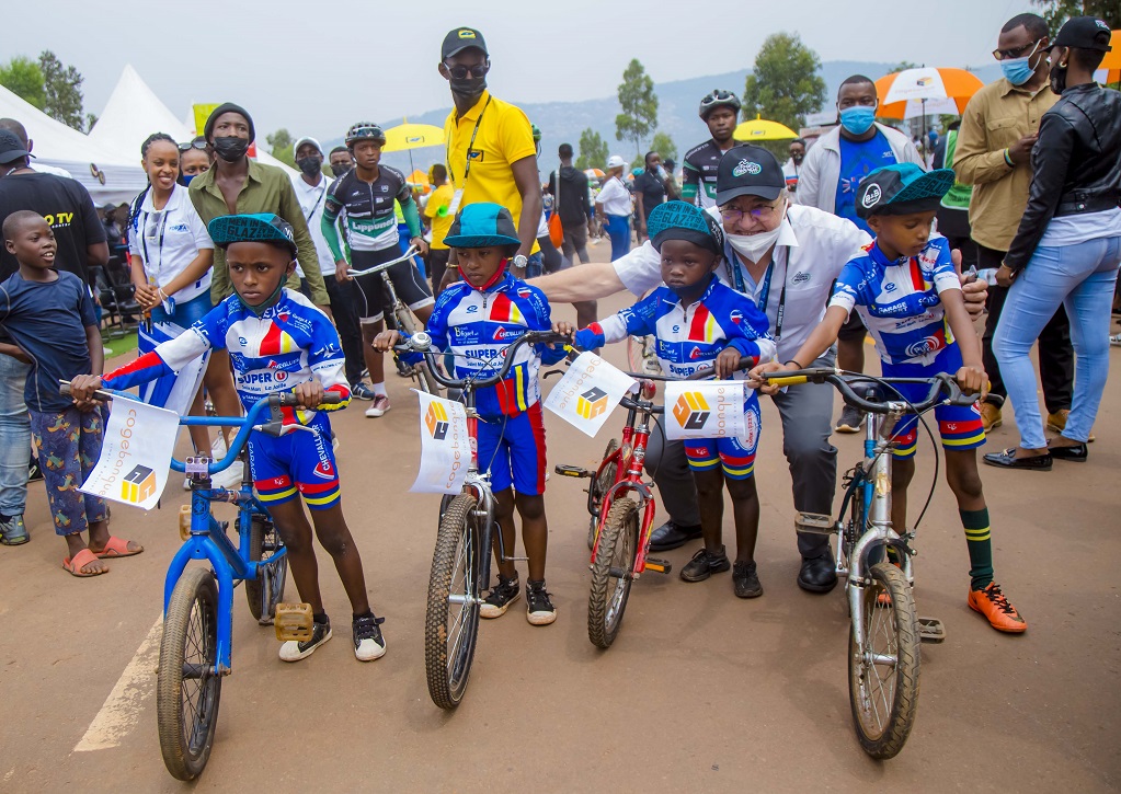 Abakiri bato na bo bategereje amagare aho yasoreje mu musozi wa Mont Kigali
