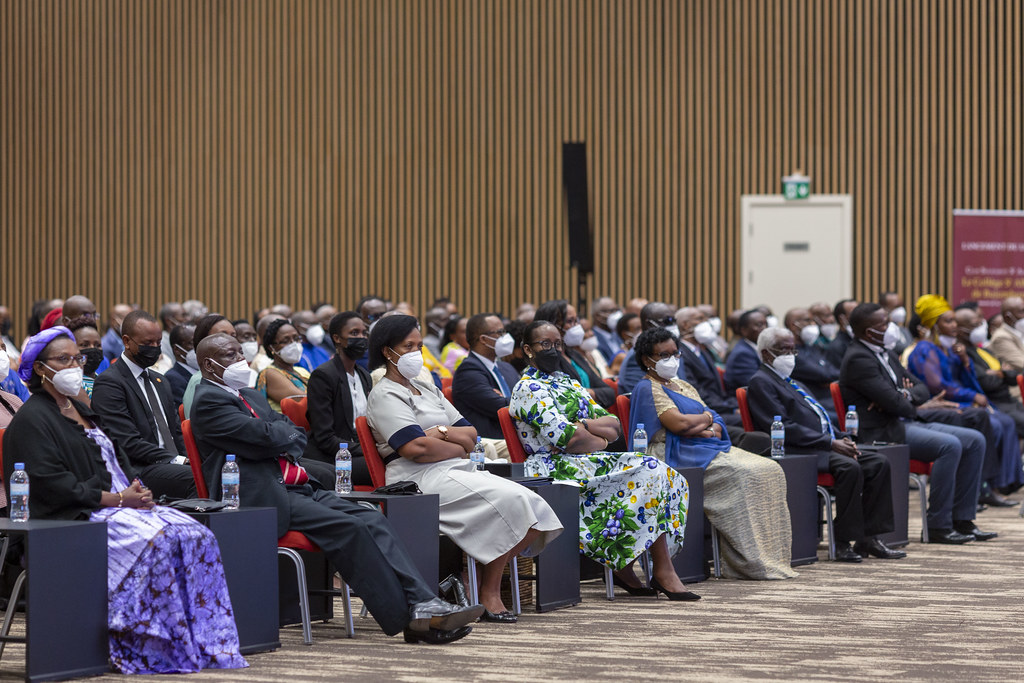 Madamu Jeannette Kagame ubwo yari akurikiranye ibiganiro bivuga ku mateka n'umusaruro wa collège Saint Albert de Bujumbura