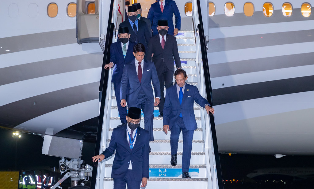 Hassanal Bolkiah ibni Omar Ali Saifuddien III ubwo yageraga mu Rwanda yitabiriye CHOGM
