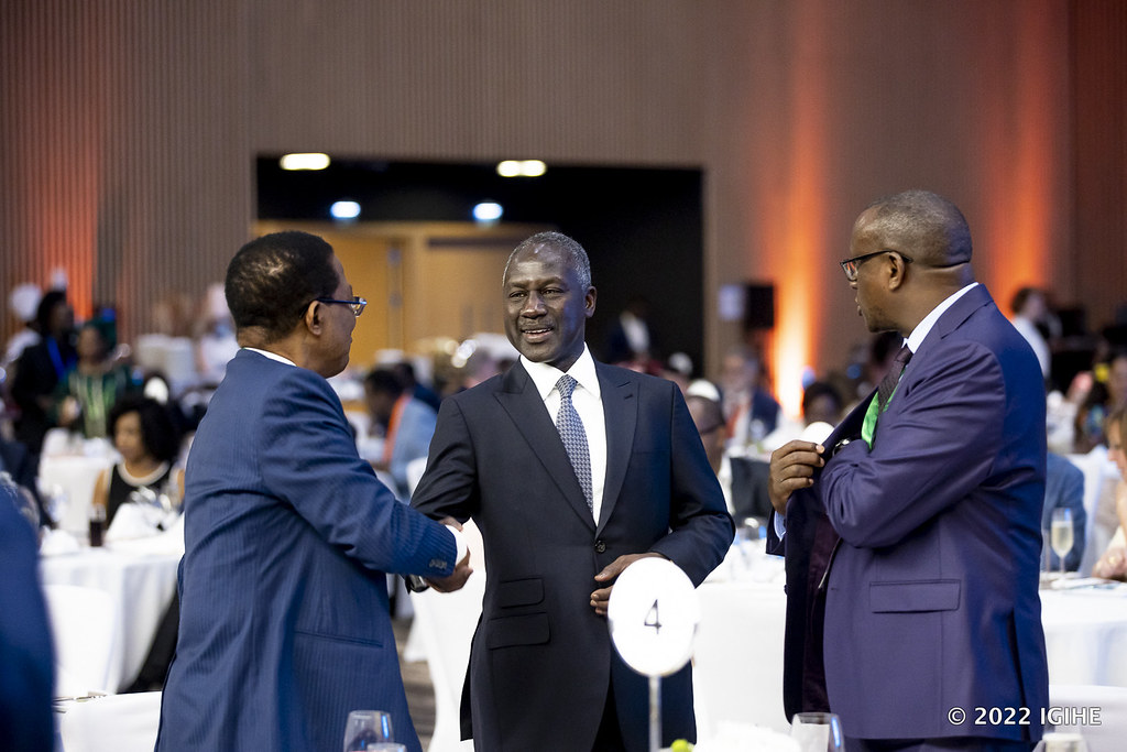 Adama Bictogo aganira n'abarimo Minisitiri w'Ubumwe bw'Abanyarwanda n'Inshingano Mboneragihugu, Dr Bizimana Jean Damascène