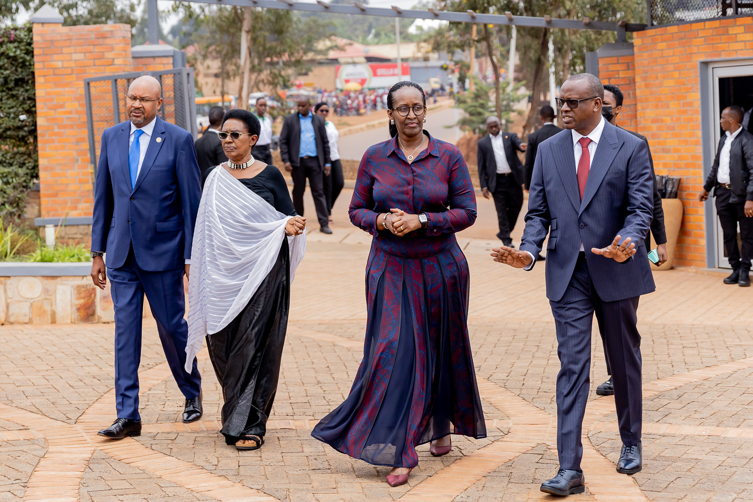 Madamu Jeannette Kagame ubwo yageraga ahubatse Ubusitani bw'Urwibutso, i Nyanza mu Karere ka Kicukiro