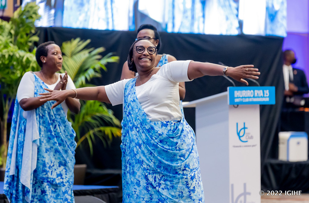 Minisitiri w'Uburezi, Dr Uwamaliya Valentine, acinya akadiho