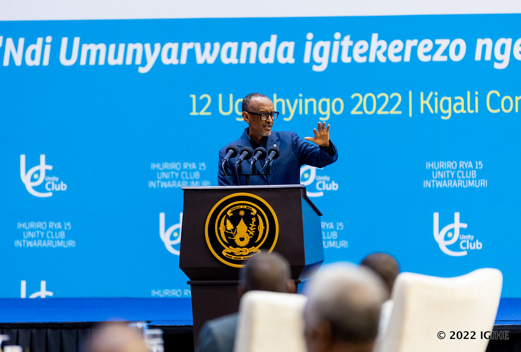 Perezida Kagame yavuze ko Guverinoma ya Mbere yari irimo ibibazo byinshi byahura n'amateka mabi igihugu cyari cyaranyuzemo, ibintu bikajya irudubi