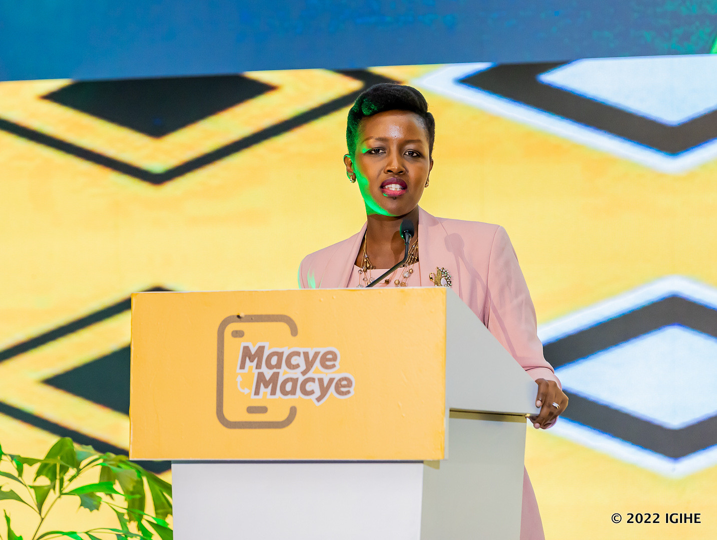 Minisitiri w'Ikoranabuhanga na Inovasiyo, Musoni Ingabire Paula yavuze ko gahunda ya 'Macye Macye' izunganira iya Connect Rwanda imaze igihe yaratangijwe