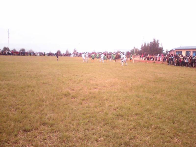 Byasabye Polisi y'igihugu kurasa mu kirere ngo itatanye abafana ba SORWATHE batanyuzwe n'icyemezo cy'umusifuzi watanze penaliti ku munota wa nyuma
