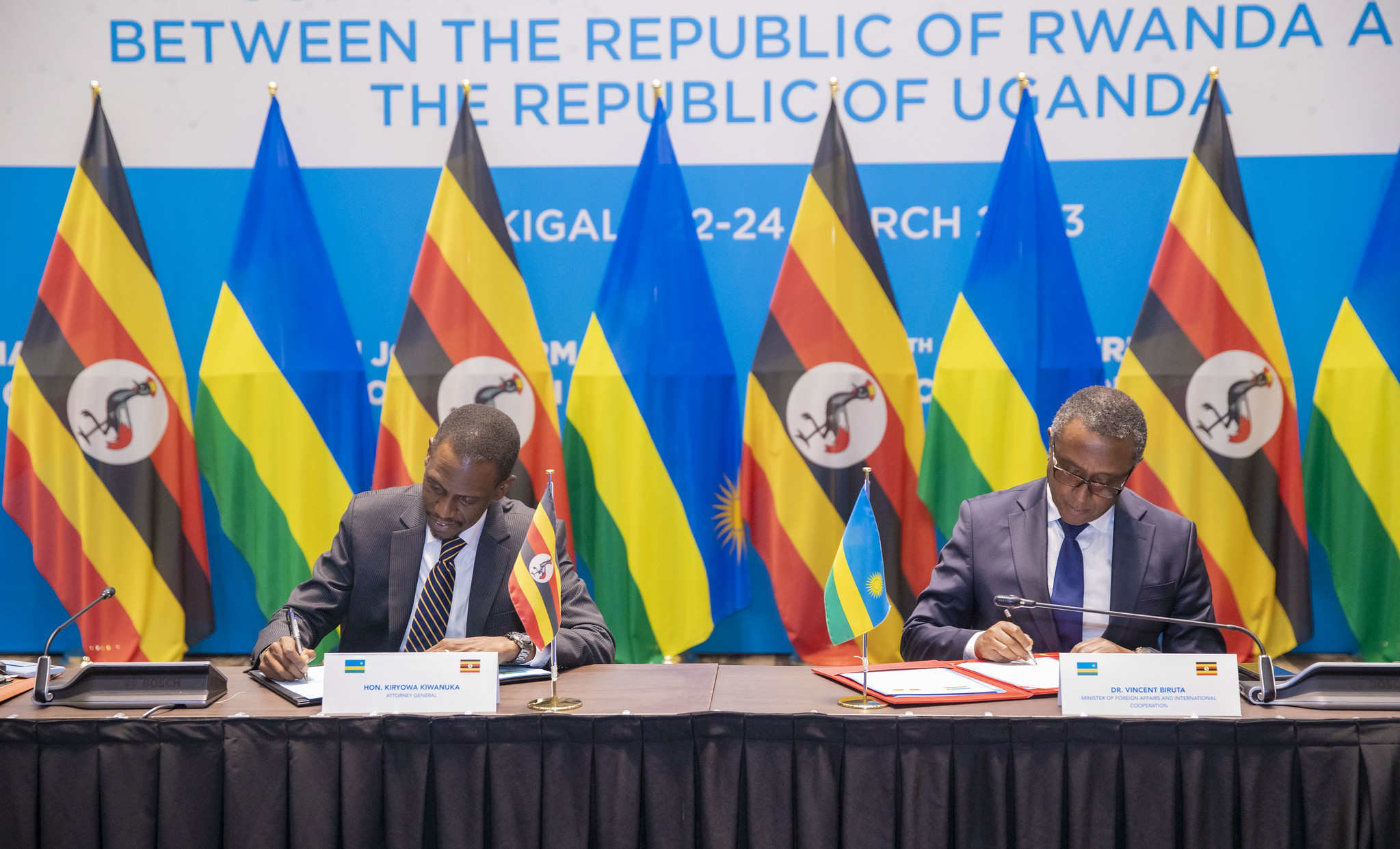 Mu nama iheruka, yahuje Komosiyo Ihoraho ihuriweho na Uganda n'u Rwanda yabereye i Kigali, ibihugu byombi byagiranye amasezerano y'imikoranire