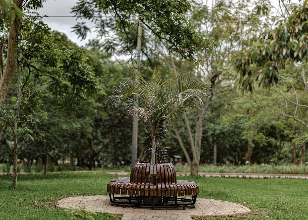 Ku Kimihurura mu masangano y'umuhanda haratunganyijwe ku buryo abashaka kuharuhukira biborohera