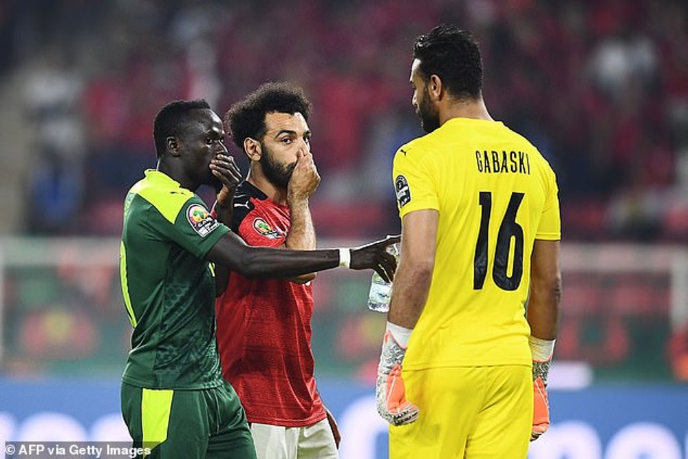 Mohamed Salah yongoreye Gabaski mbere y'uko Sadio Mané atera penaliti mu gice cya mbere