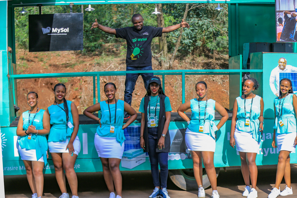 Seburikoko yaherekeje MySol muri Tour du Rwanda 2022, yagiye asobanurira abaturarwanda inyungu ziri mu gukoresha umuriro ukomoka ku mirasire y'izuba