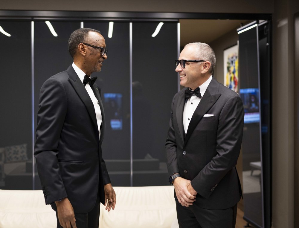 Perezida Kagame yaganiriye na Perezida wa Formula One, Stefano Domenicali, ubwo yari mu Rwanda