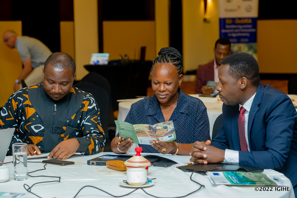 Abarimu, abanyeshuri muri Kaminuza n'abandi bafite aho bahuriye no kurengera urusobe rw'ibinyabuzima bari bitabiriye