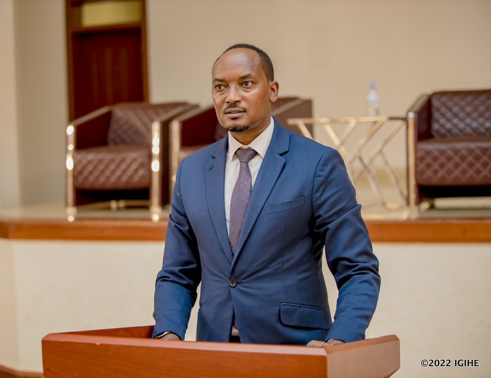 Umunyamabanga Nshingwabikorwa w’Urugaga rw’ Aba-Ingénieurs, Steven Sabiti yavuze ko bakibangamiwe n'ibigo bikoresha abantu batari muri uru rugaga kandi bihabanye n'itegeko.