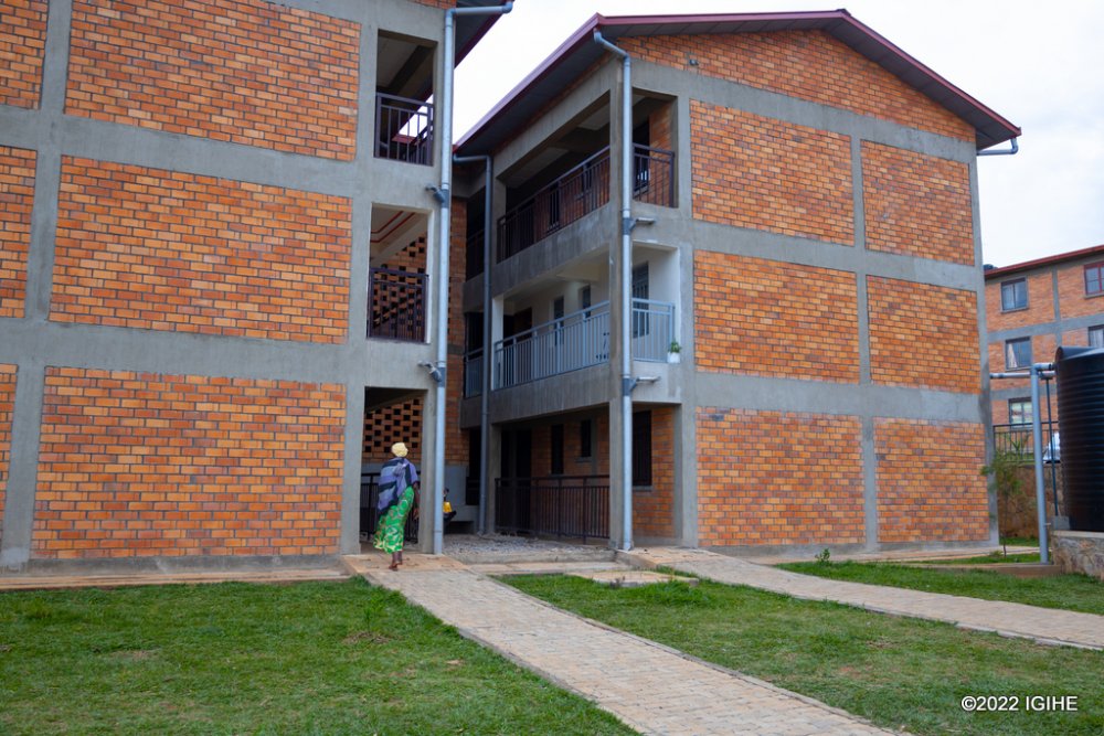 Imiryango isaga 1300 imaze kwimurirwa mu Busanza, ikuwe muri Kangondo na Kibiraro